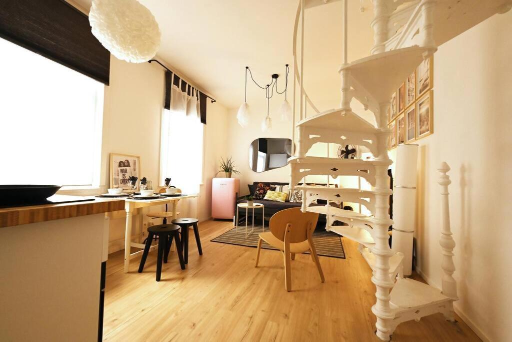 Stylish Duplex In The Heart Of Brussels Centre Apartment Exterior photo